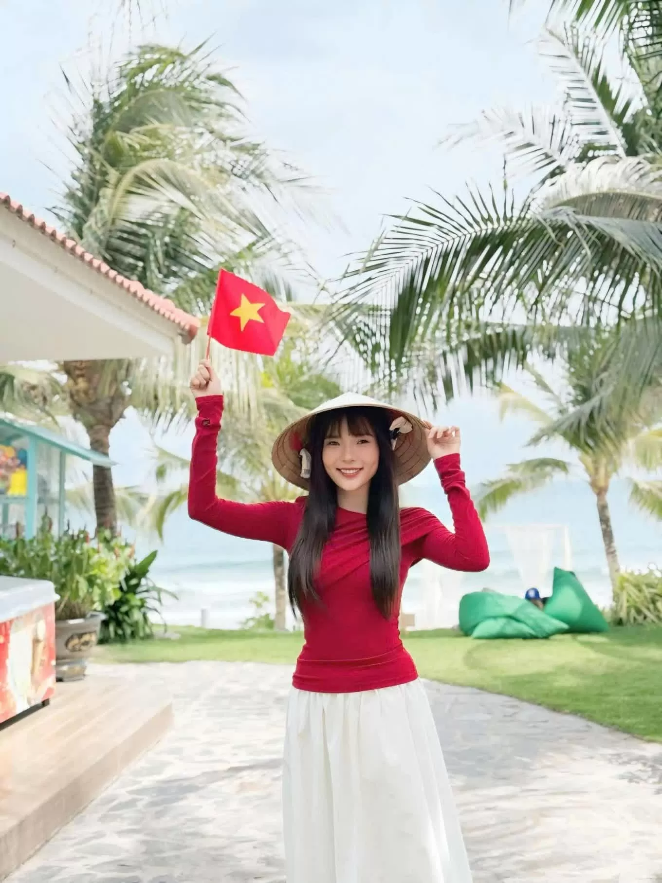 Thúy Diễm cho biết dù đang đóng phim ở nơi xa, lòng vẫn hướng về đại lễ kỷ niệm 50 năm thống nhất đất nước tại TP HCM.