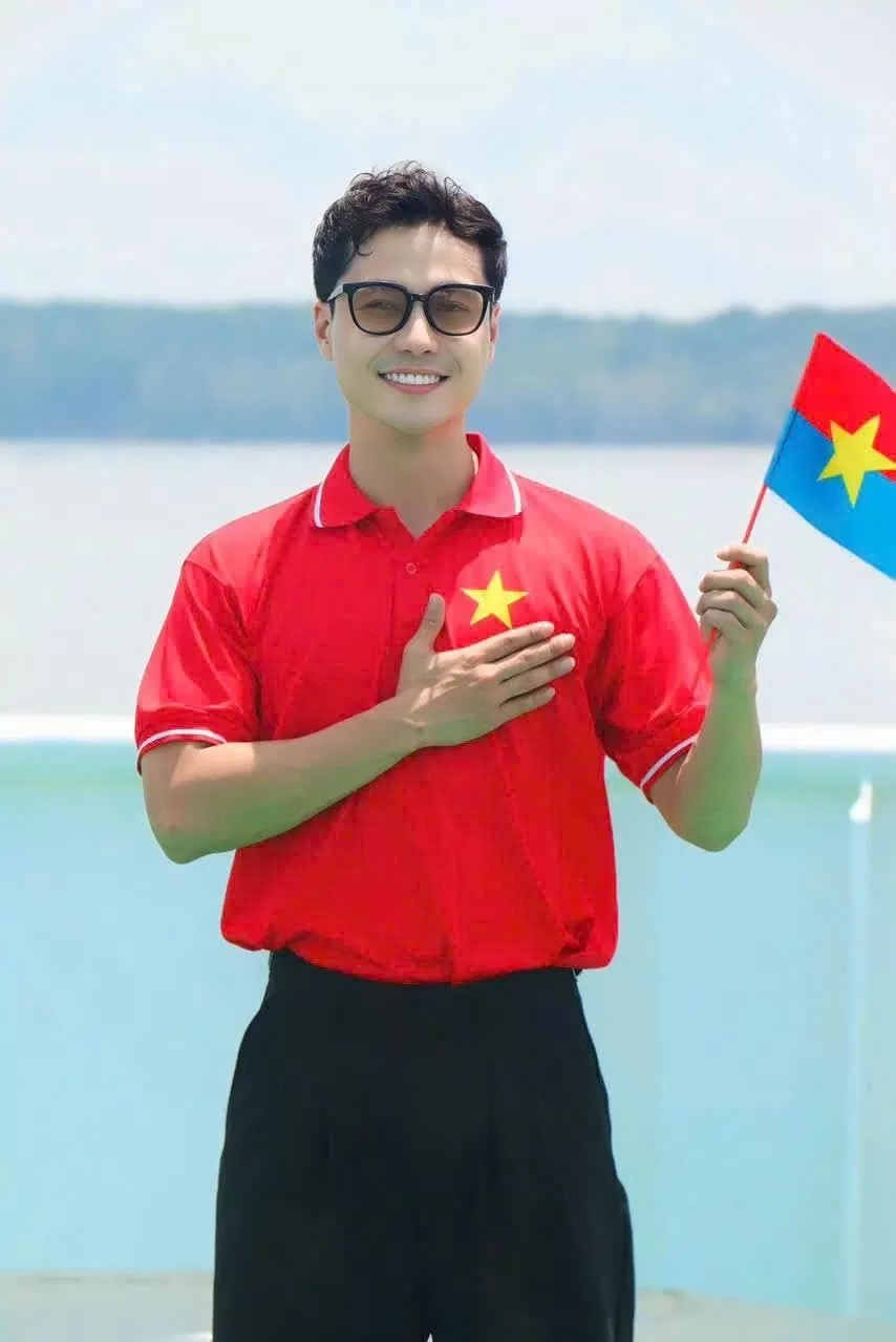 Sao Việt hôm nay: Hồng Diễm diện áo dài đỏ, ấn tượng khoảnh khắc 'Ba Hương', 'Tư Đạp'