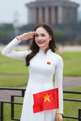 Lan Phương, Hồng Diễm xinh đẹp với áo dài