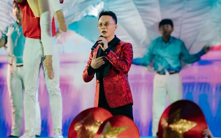 Chuyện ít biết về 2 ca khúc gây sốt trong dịp đại lễ 30/4 Chuyện ít biết về 2 ca khúc gây sốt trong dịp đại lễ 30/4