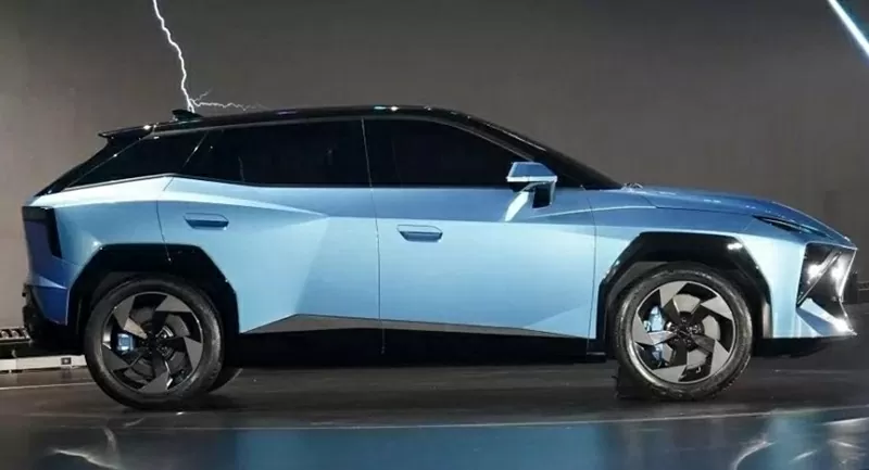 Omoda 3 gây ấn tượng mạnh và thu hút mọi anh nhìn nhờ ốp cua lốp đen bóng thiết kế góc cạnh