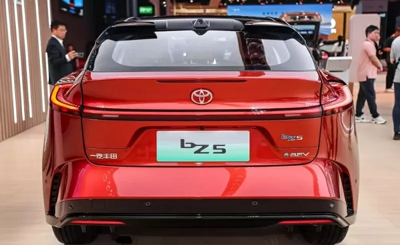 Giá xe Toyota bZ5 dự kiến dao động từ 130.000 - 160.000 Nhân dân tệ (khoảng 455 – 560 triệu đồng) Giá xe Toyota bZ5 dự kiến dao động từ 130.000 - 160.000 Nhân dân tệ (khoảng 455 – 560 triệu đồng)