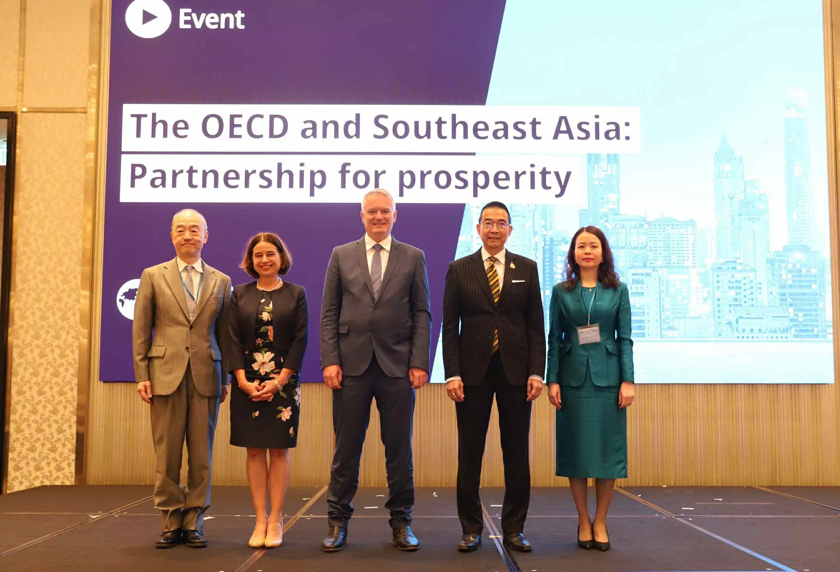 Thứ trưởng Nguyễn Minh Hằng tham dự Diễn đàn Khu vực Đông Nam Á của OECD năm 2025 trên cương vị Đồng Chủ tịch Chương trình Đông Nam Á nhiệm kỳ 2022-2025 Thứ trưởng Nguyễn Minh Hằng tham dự Diễn đàn Khu vực Đông Nam Á của OECD năm 2025 trên cương vị Đồng Chủ tịch Chương trình Đông Nam Á nhiệm kỳ 2022-2025