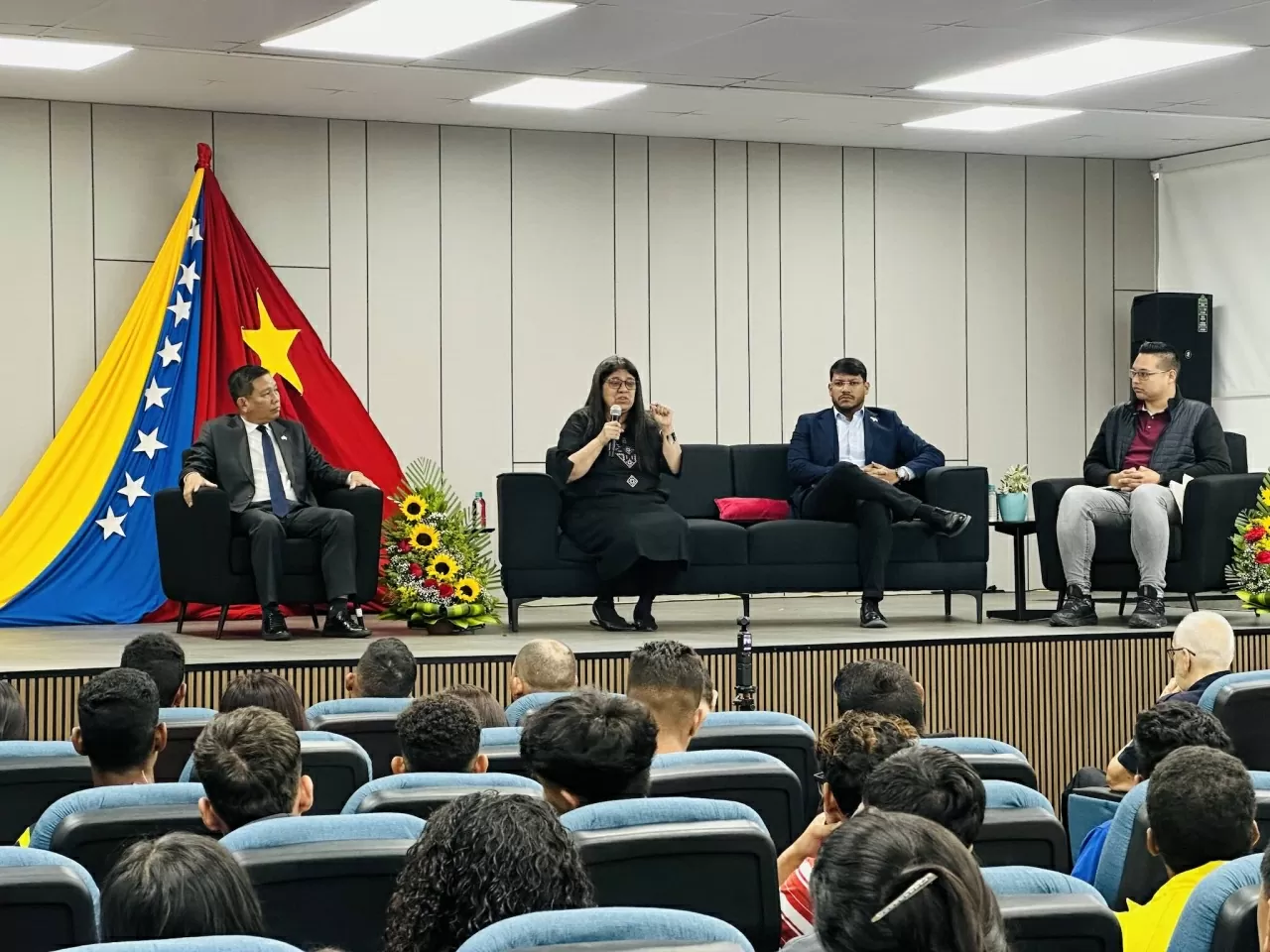 Venezuela tổ chức trọng thể Lễ kỷ niệm 50 năm Ngày giải phóng miền Nam, thống nhất đất nước Venezuela tổ chức trọng thể Lễ kỷ niệm 50 năm Ngày giải phóng miền Nam, thống nhất đất nước