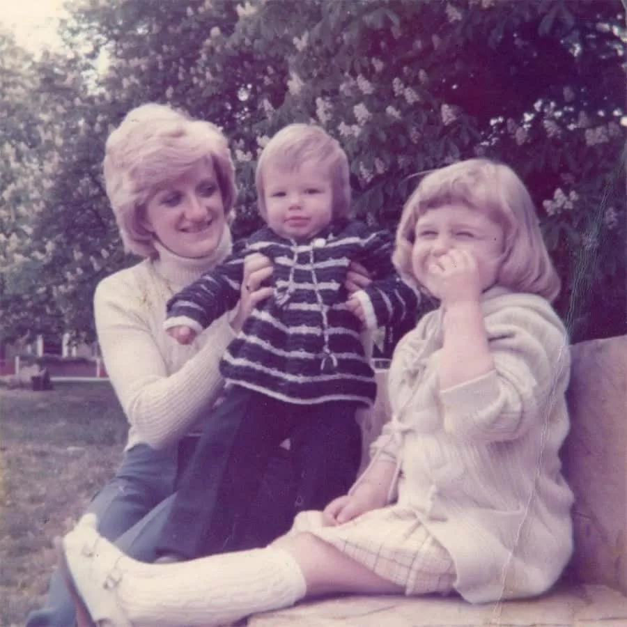 Becks khoe loạt ảnh ngày thơ ấu nhân dịp sinh nhật tuổi 50 Becks khoe loạt ảnh ngày thơ ấu nhân dịp sinh nhật tuổi 50