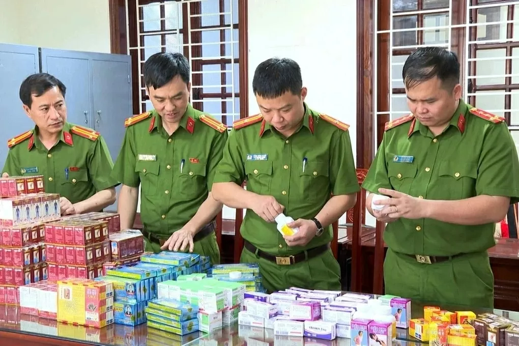 Thủ tướng yêu cầu các bộ ngành, địa phương tăng cường phối hợp, xử lý nghiêm hoạt động sản xuất, buôn bán thuốc chữa bệnh giả, sữa giả (Ảnh: Công an Thanh Hóa).