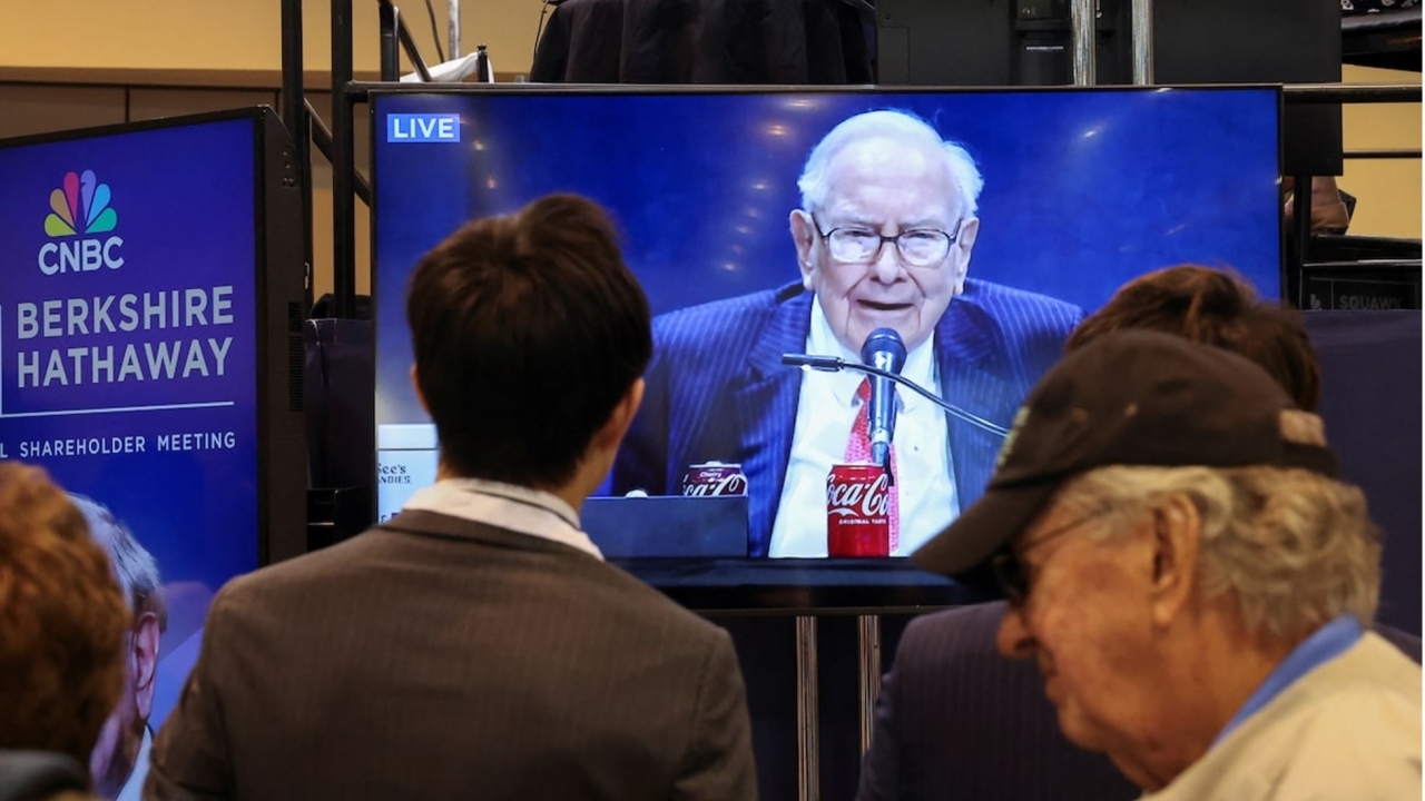 ty phu warren buffett se nghi huu voi mot quyet dinh kinh te trien vong ve berkshire hathaway