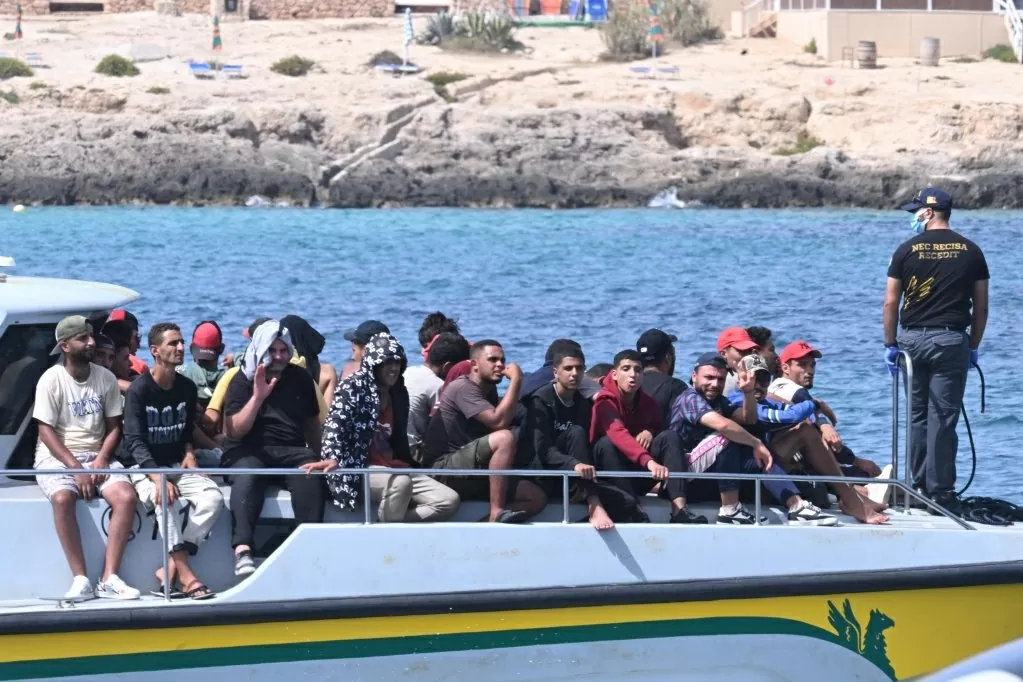 Một nhóm người di cư đến Lampedusa, Italy. (Nguồn: ANSA) Một nhóm người di cư đến Lampedusa, Italy. (Nguồn: ANSA)