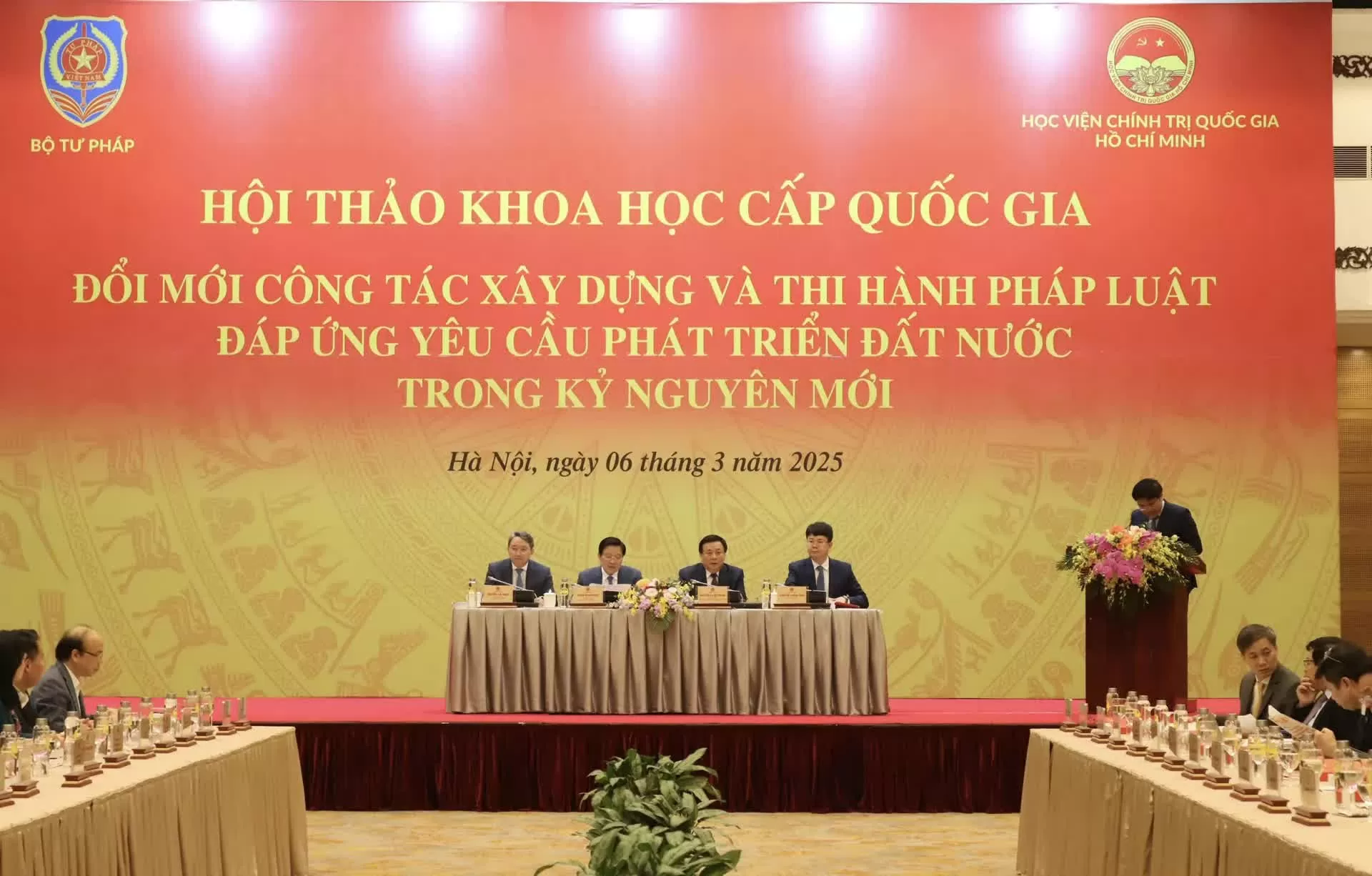 Hội thảo khoa học cấp quốc gia “Đổi mới công tác xây dựng và thi hành pháp luật đáp ứng yêu cầu phát triển đất nước trong kỷ nguyên mới” ngày 6/3 tại Hà Nội. (Nguồn: KTĐT
