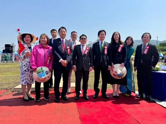 Khai mạc Festival 'Trái tim Việt Nam – 50 năm hòa chung một nhịp' tại Osaka, Nhật Bản