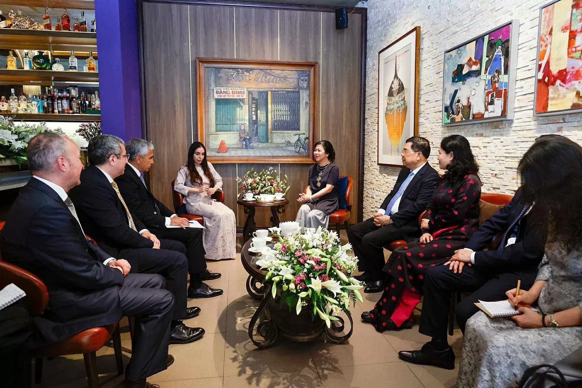 Phu nhân Tổng Bí thư Tô Lâm tiếp bà Leyla Aliyeva, Phó Chủ tịch Quỹ Heydar Aliyev (Azerbaijan) trong chuyến công tác tại Việt Nam, ngày 22/4/2025. (Ảnh: Nguyễn Hồng)