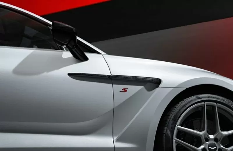 Aston Martin DBX S tiếp tục kế thừa truyền thống gắn ký hiệu “S” từ mẫu xe đua DB3S năm 1953