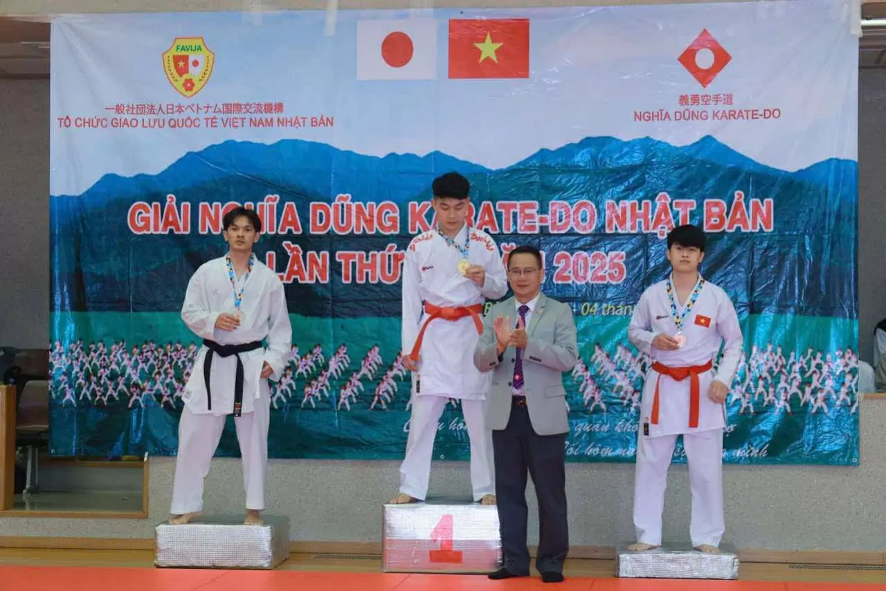 Giải Nghĩa Dũng Karatedo chào mừng ngày thống nhất đất nước Giải Nghĩa Dũng Karatedo chào mừng ngày thống nhất đất nước