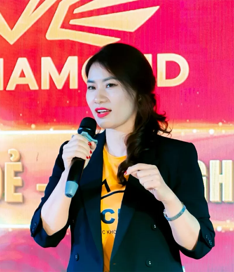 Dung Vanesa: 'Không ai bị AI thay thế - Họ chỉ bị thay thế bởi người biết cách sử dụng AI’ Dung Vanesa: 'Không ai bị AI thay thế - Họ chỉ bị thay thế bởi người biết cách sử dụng AI’