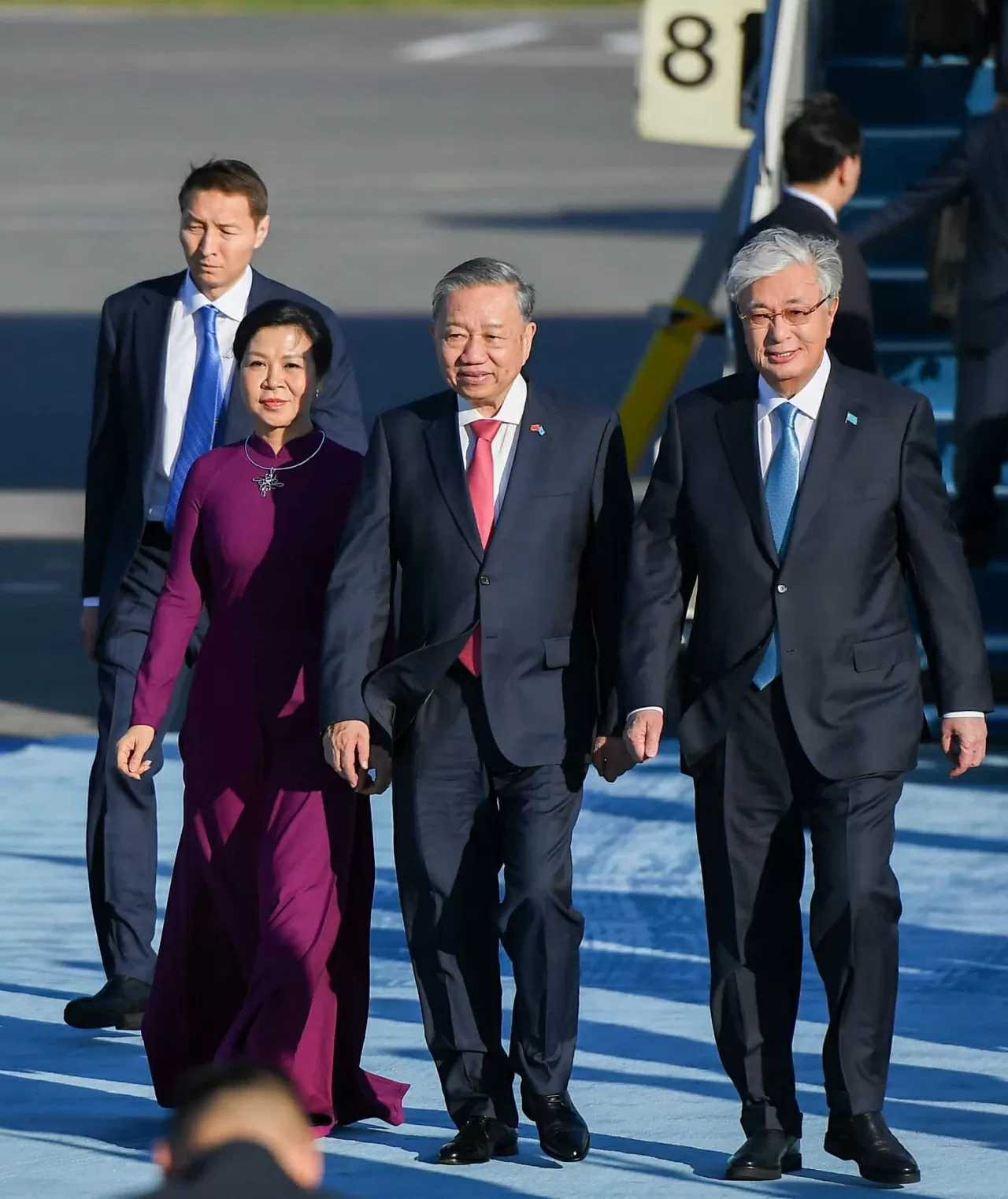 Tổng thống Kazakhstan ra sân bay đón Tổng Bí thư Tô Lâm và Phu nhân thăm cấp Nhà nước