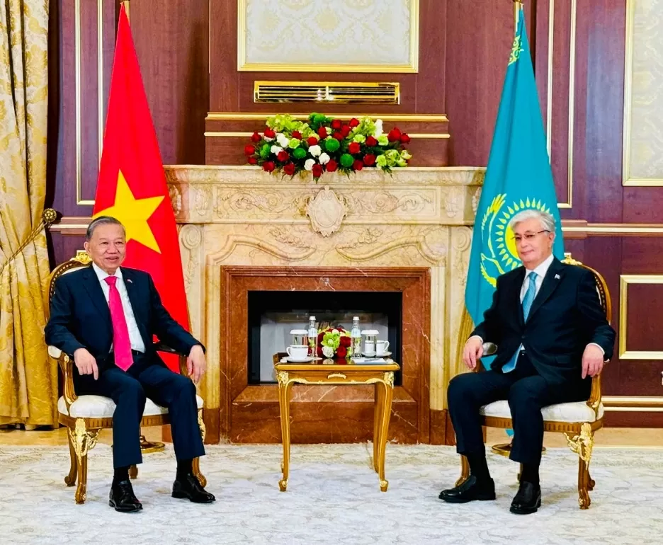 Tổng thống Kazakhstan ra sân bay đón Tổng Bí thư Tô Lâm và Phu nhân thăm cấp Nhà nước Tổng thống Kazakhstan ra sân bay đón Tổng Bí thư Tô Lâm và Phu nhân thăm cấp Nhà nước