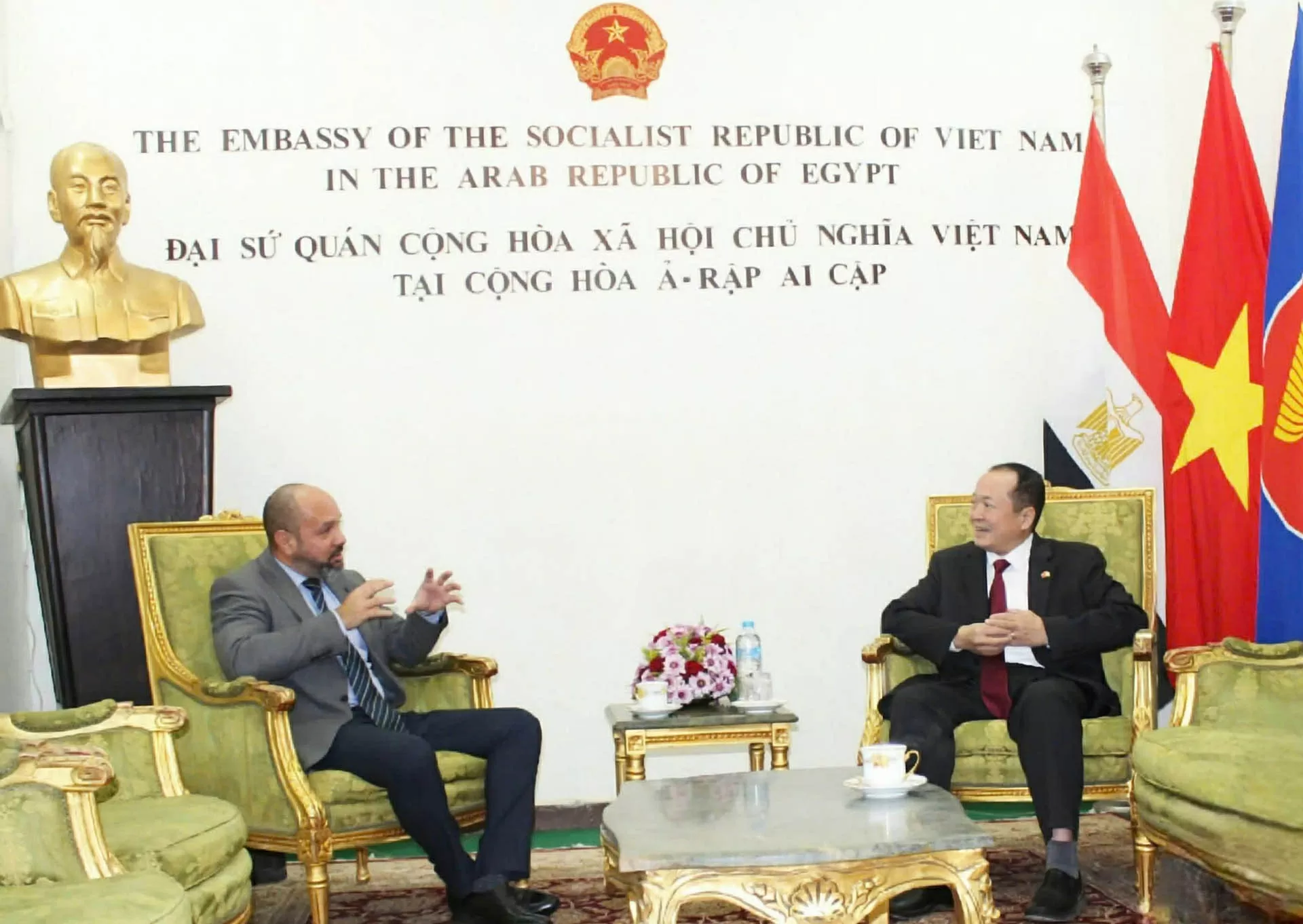 Tăng cường phối hợp giữa Đại sứ quán Việt Nam và Cuba tại Ai Cập