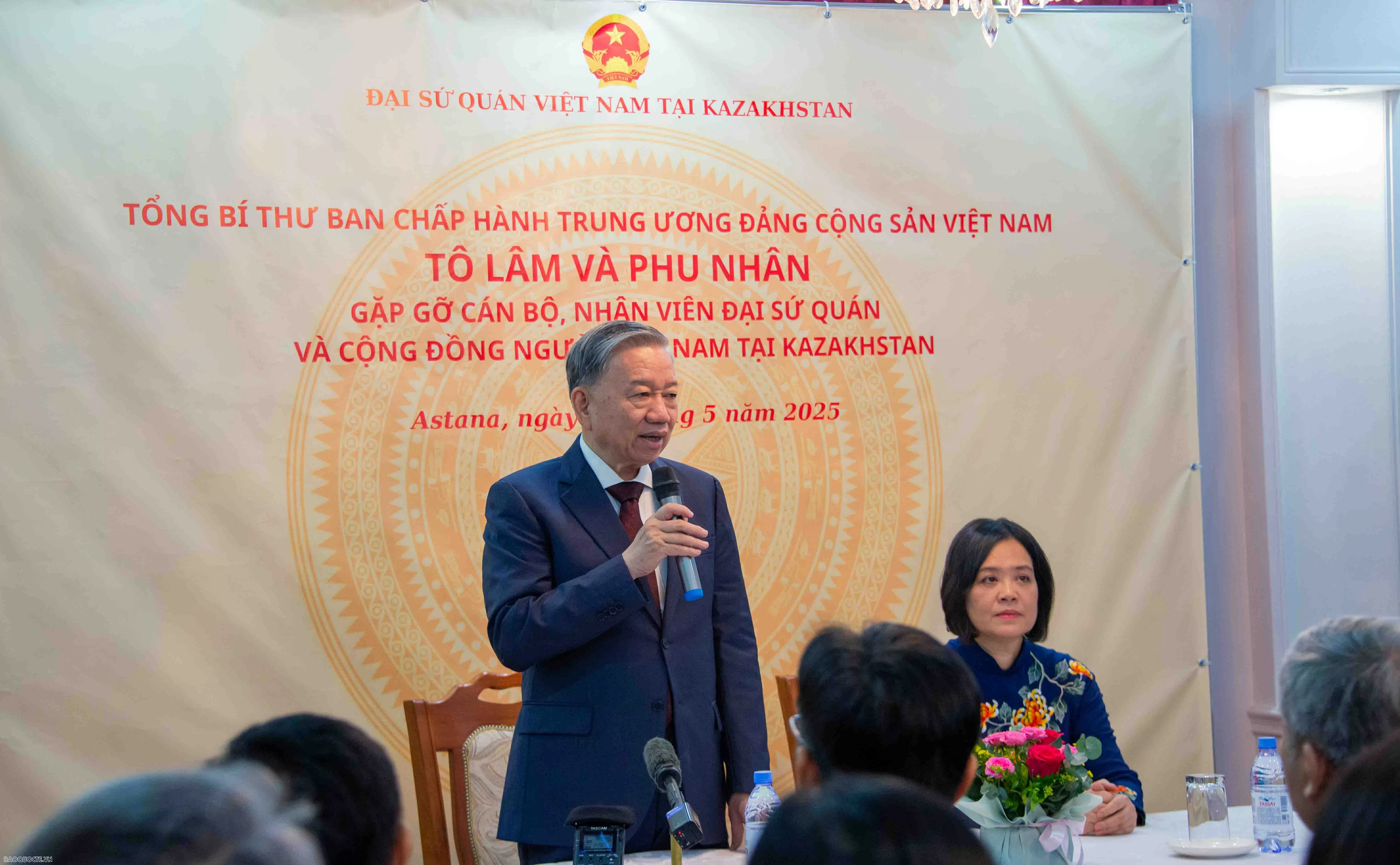 Tổng Bí thư Tô lâm gặp gỡ cộng đồng người Việt Nam tại Kazakhstan