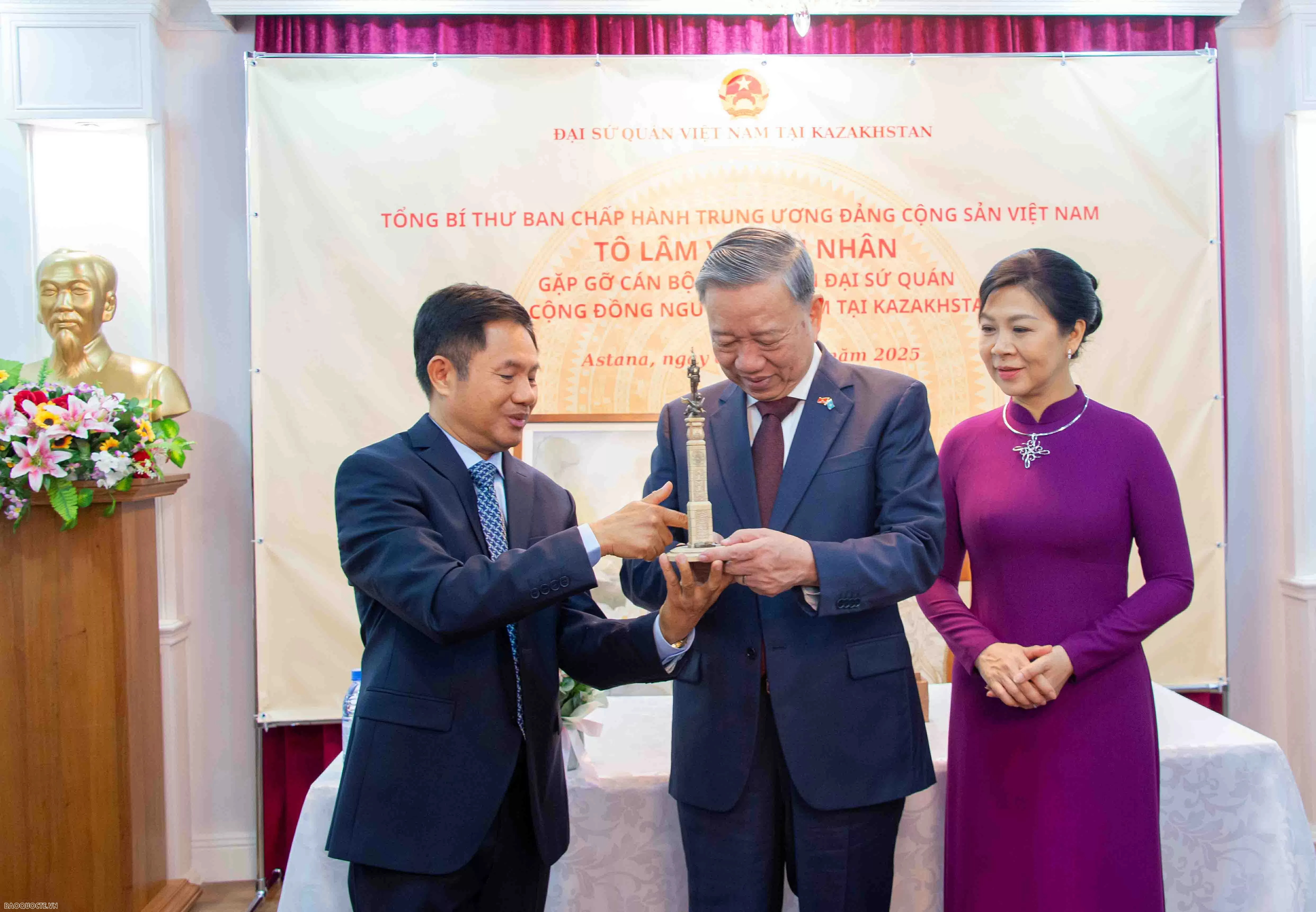 Tổng Bí thư Tô lâm gặp gỡ cộng đồng người Việt Nam tại Kazakhstan