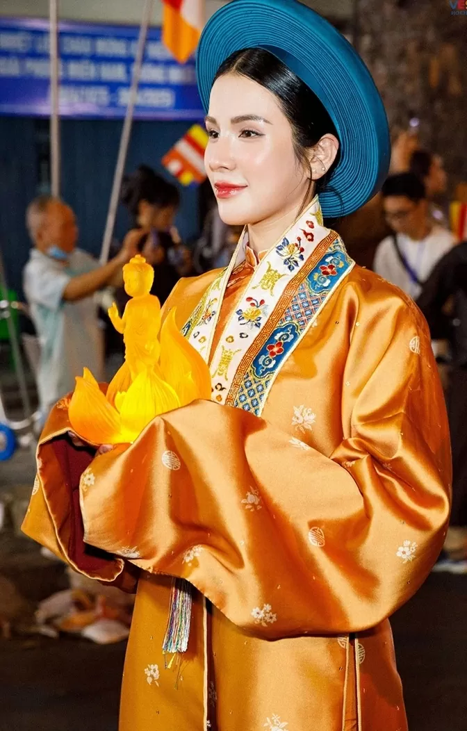 Nghệ sĩ TP. Hồ Chí Minh mừng đại lễ Vesak Nghệ sĩ TP. Hồ Chí Minh mừng đại lễ Vesak