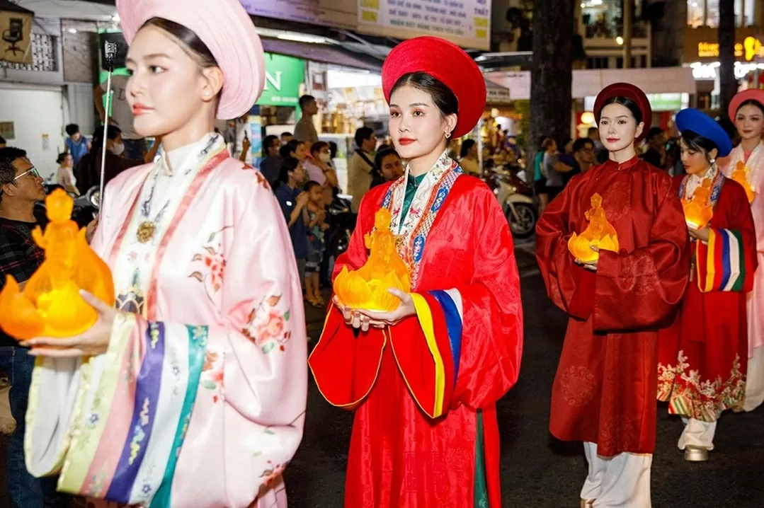 Nghệ sĩ TP. Hồ Chí Minh mừng đại lễ Vesak Nghệ sĩ TP. Hồ Chí Minh mừng đại lễ Vesak
