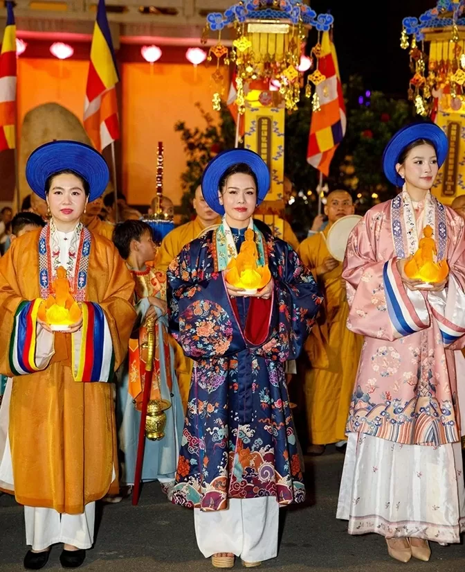 Nghệ sĩ TP. Hồ Chí Minh mừng đại lễ Vesak Nghệ sĩ TP. Hồ Chí Minh mừng đại lễ Vesak