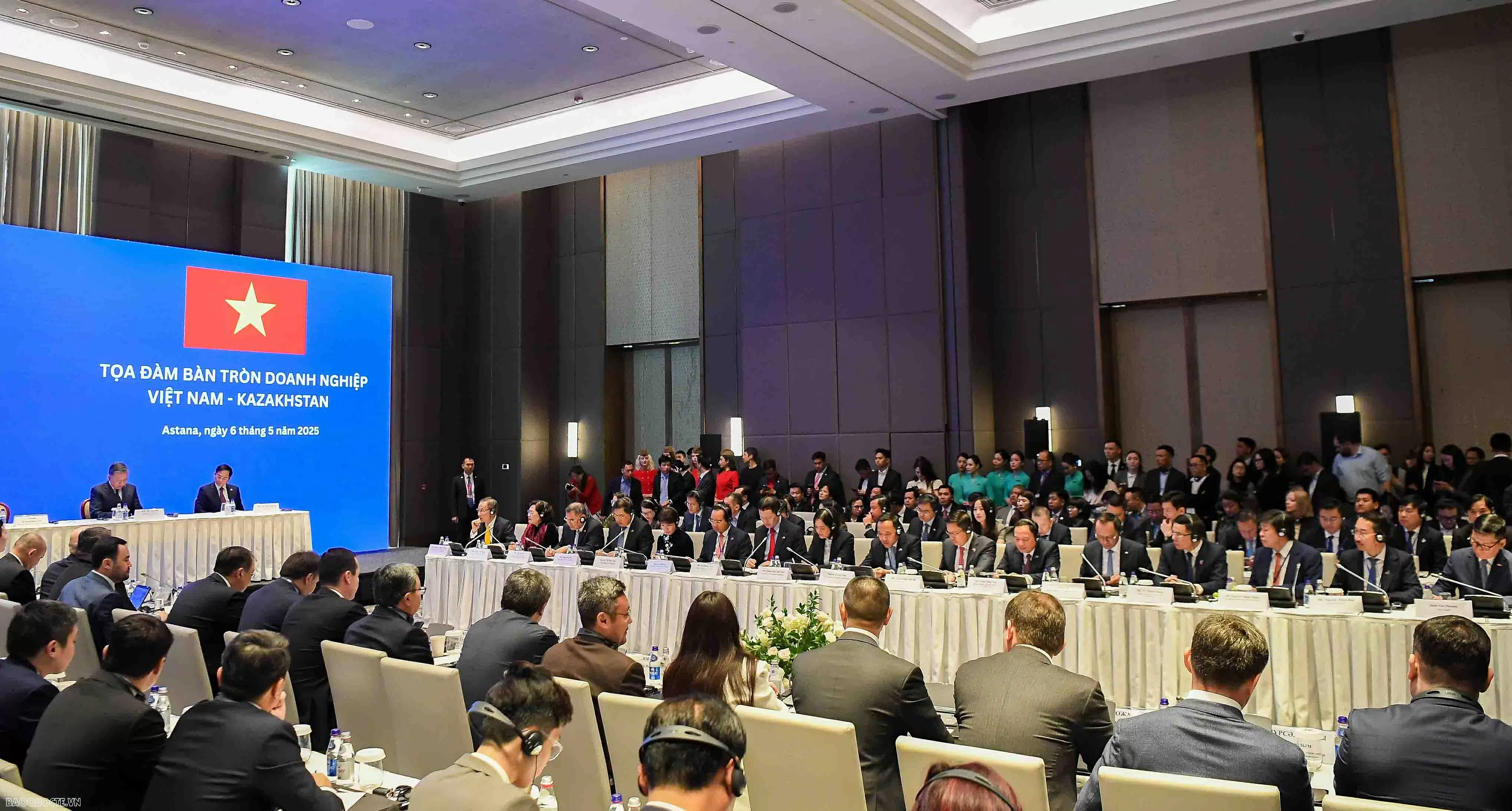 Toạ đàm bàn tròn doanh nghiệp Việt Nam-Kazakhstan Toạ đàm bàn tròn doanh nghiệp Việt Nam-Kazakhstan