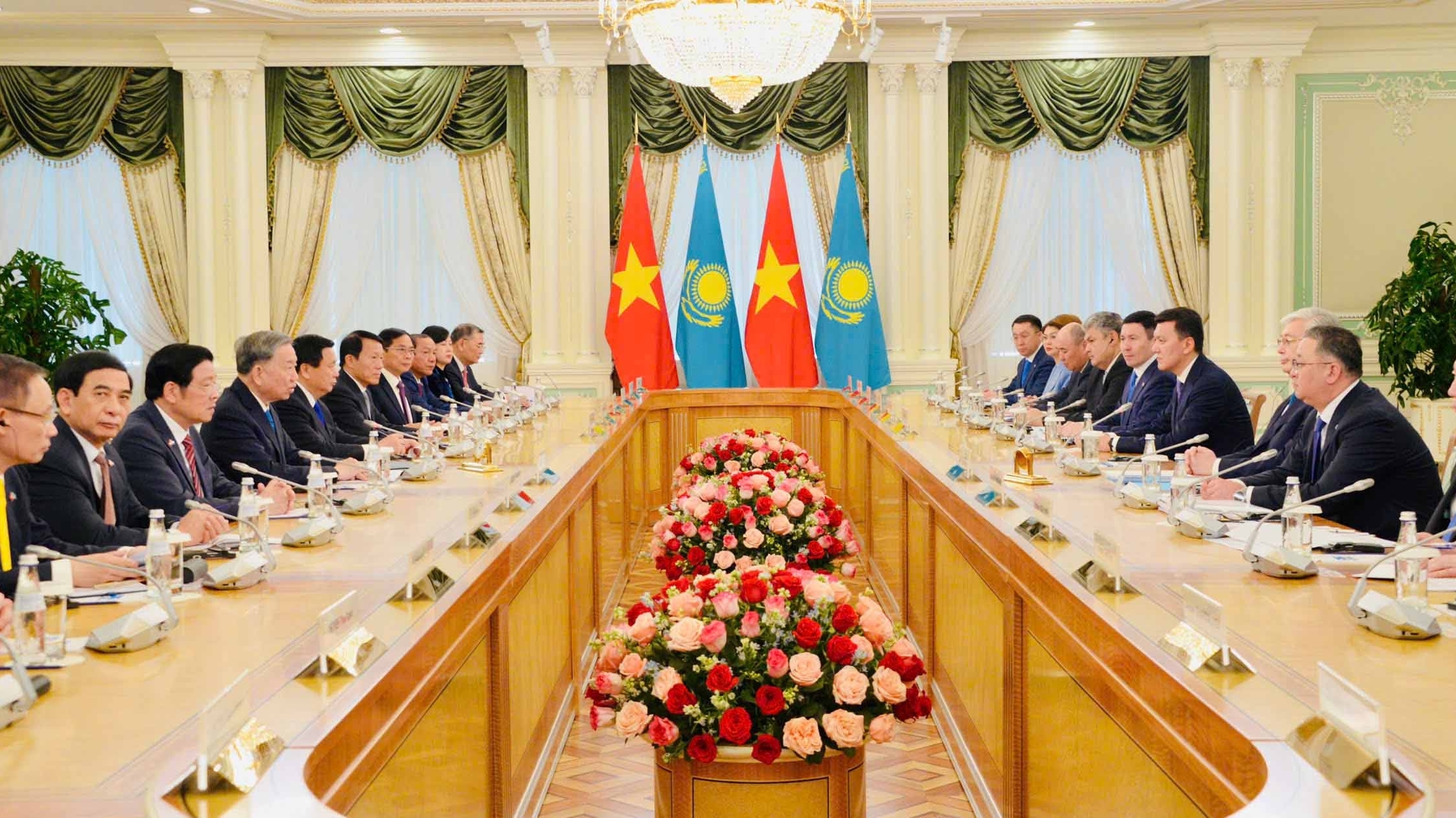 Việt Nam có Đối tác chiến lược đầu tiên ở Trung Á