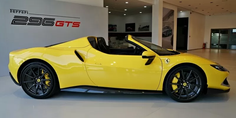 Ferrari 296 GTS Assetto Fiorano sở hữu nhiều chi tiết được chế tạo bằng sợi carbon