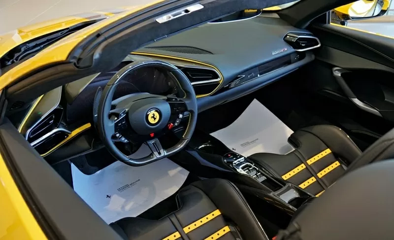 Nội thất của Ferrari 296 GTS Assetto Fiorano