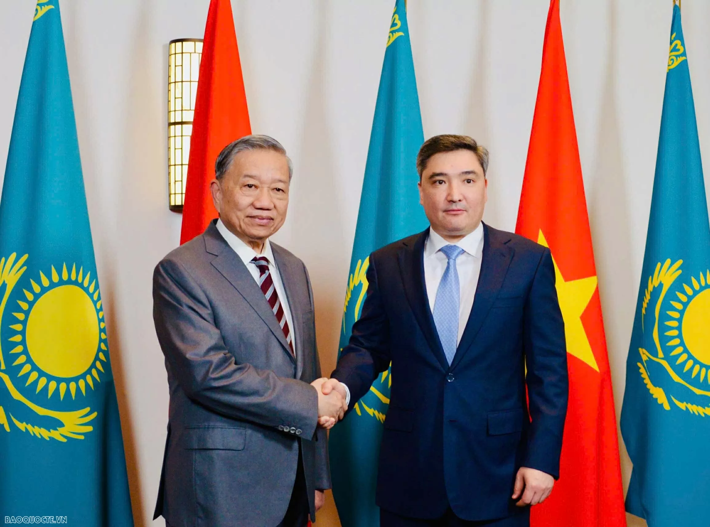 Việt Nam-Kazakhstan nghiên cứu mở rộng hợp tác tài chính, công nghệ, năng lượng.. Việt Nam-Kazakhstan nghiên cứu mở rộng hợp tác tài chính, công nghệ, năng lượng