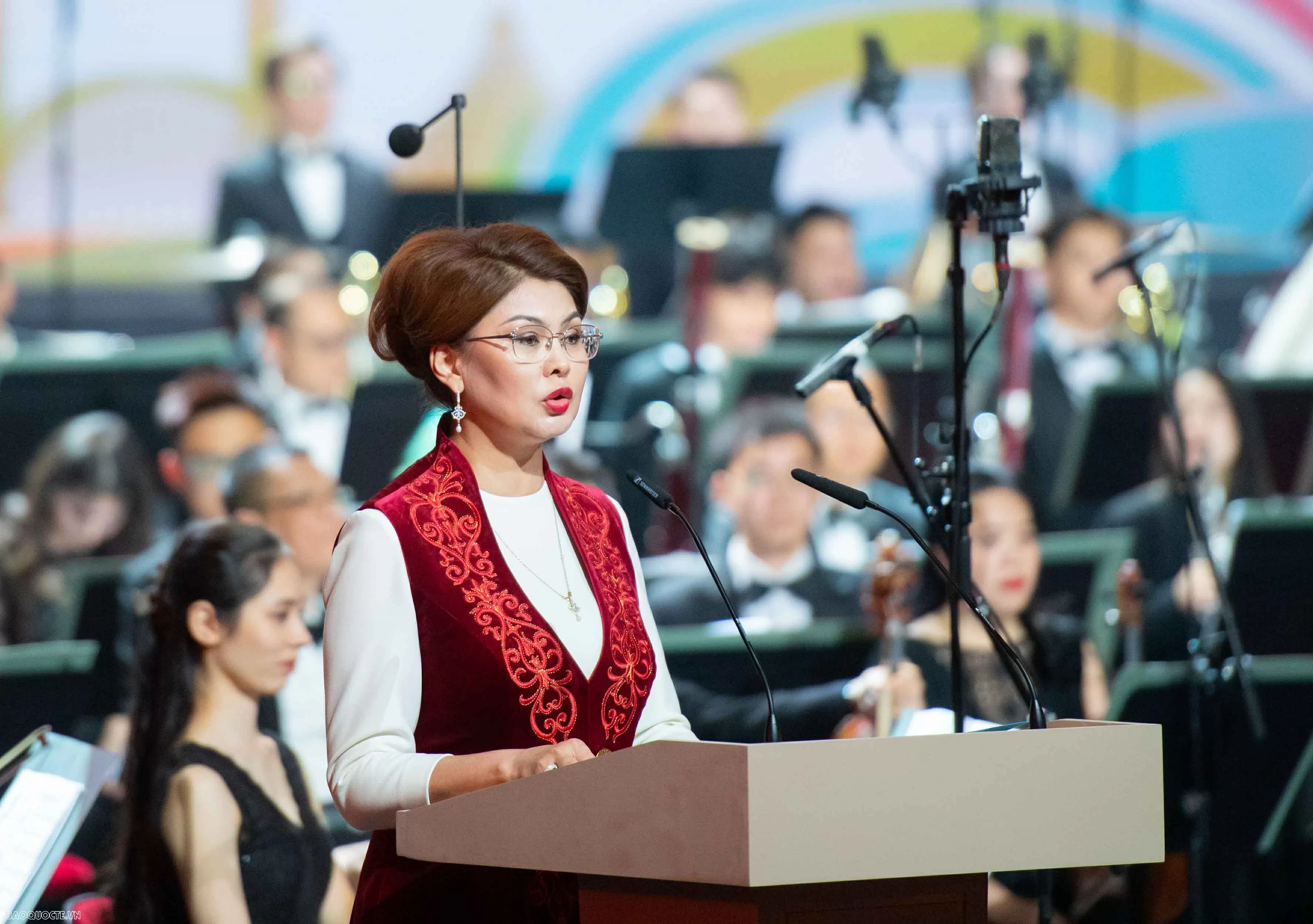 Món quà hữu nghị Tổng thống Kazakhstan dành tặng Tổng Bí thư Tô Lâm và Phu nhân Món quà hữu nghị Tổng thống Kazakhstan dành tặng Tổng Bí thư Tô Lâm và Phu nhân