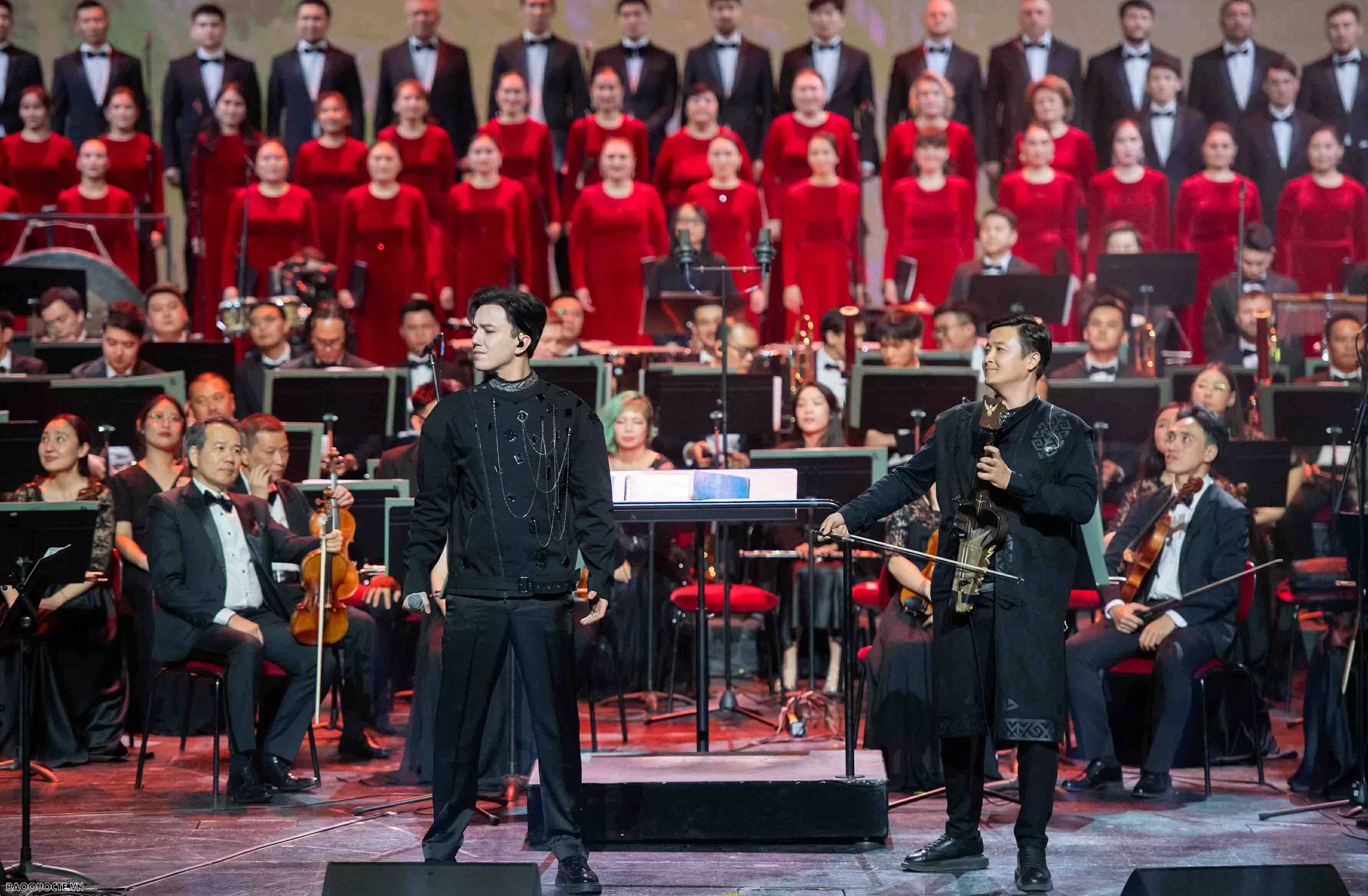 Món quà hữu nghị Tổng thống Kazakhstan dành tặng Tổng Bí thư Tô Lâm và Phu nhân