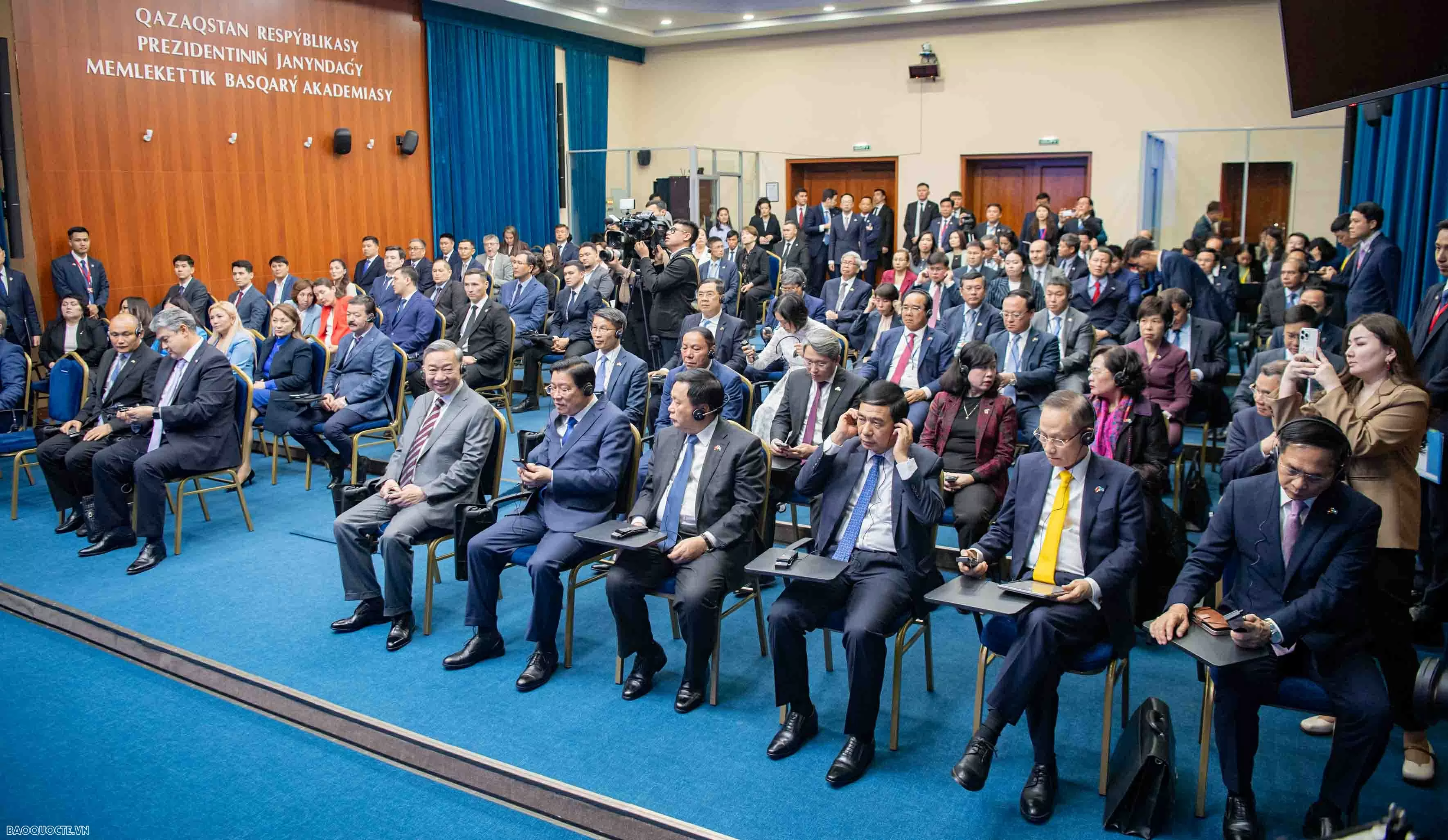 Để quan hệ Việt Nam-Kazakhstan như đôi cánh đại bàng trên thảo nguyên Saryarka Để quan hệ Việt Nam-Kazakhstan như đôi cánh đại bàng trên thảo nguyên Saryarka