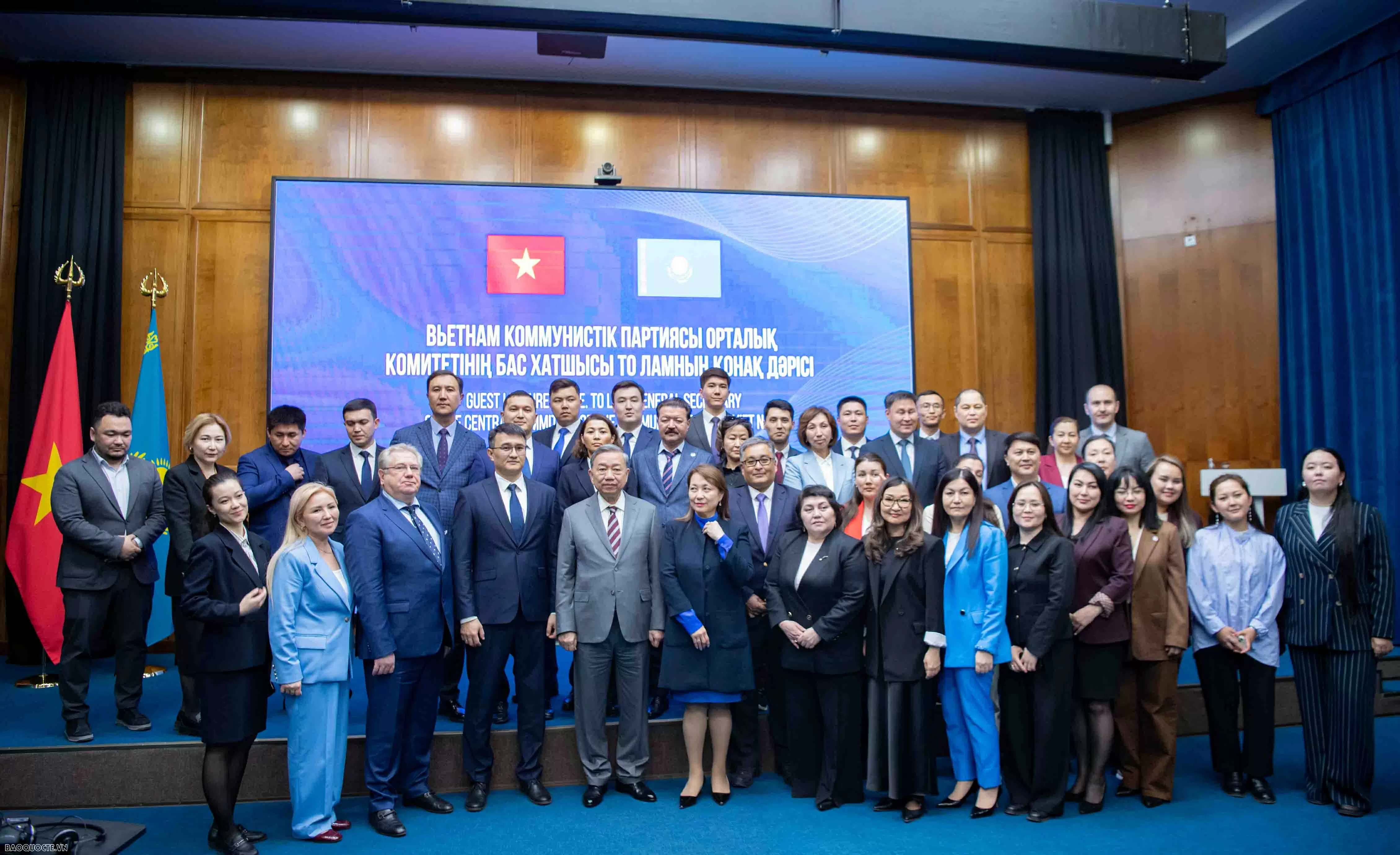 Để quan hệ Việt Nam-Kazakhstan như đôi cánh đại bàng trên thảo nguyên Saryarka Để quan hệ Việt Nam-Kazakhstan như đôi cánh đại bàng trên thảo nguyên Saryarka