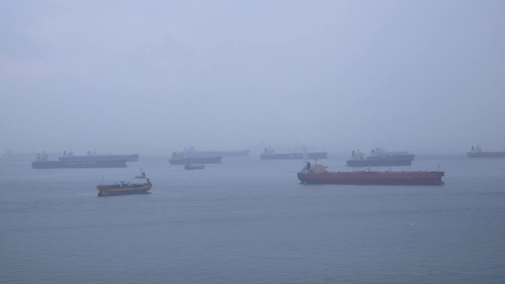 'Xốc lại tinh thần' đoàn kết, châu Âu đẩy nhanh gói trừng phạt thứ 17 nhằm vào Nga, tấn công trực diện hạm đội bóng đêm