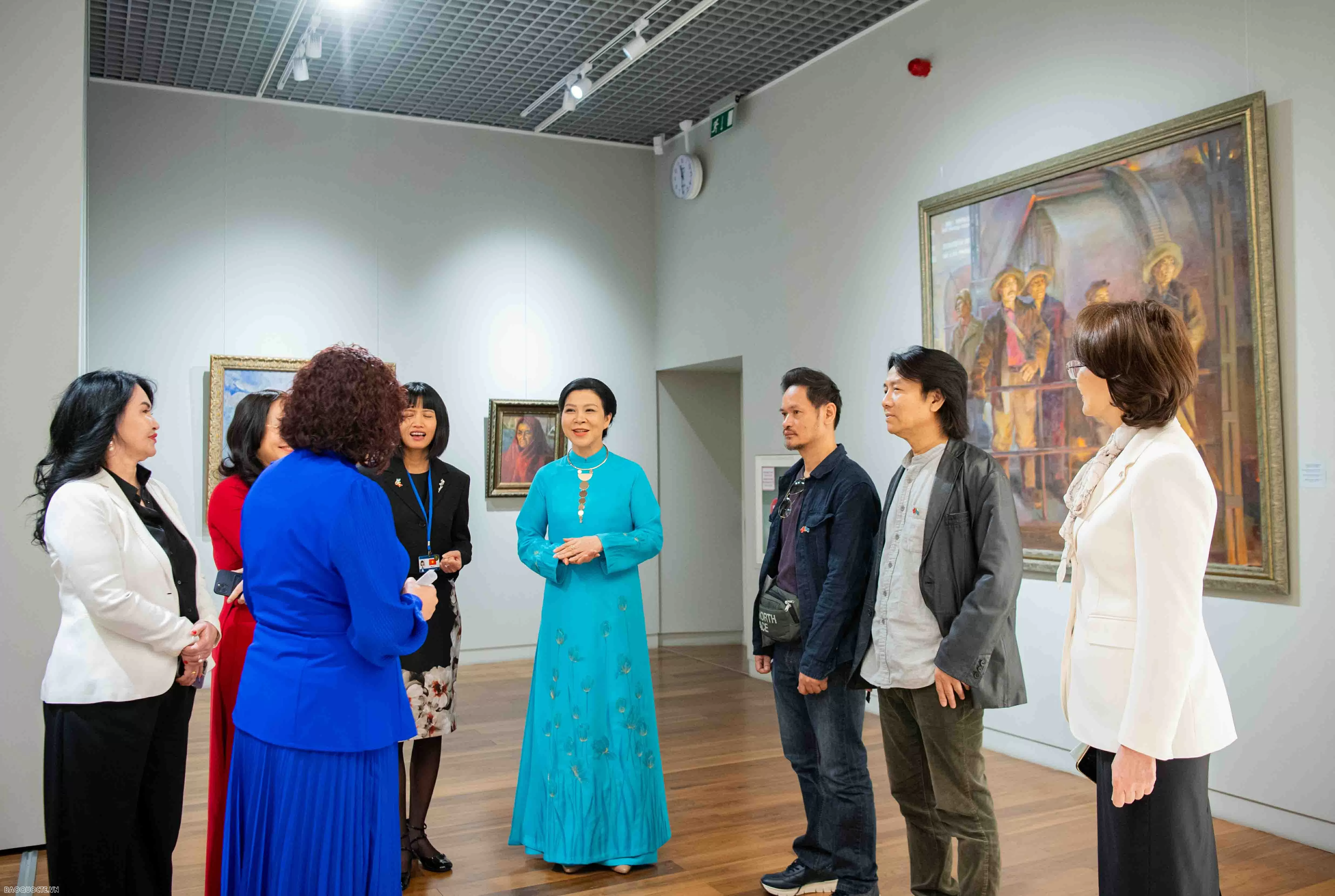 Phu nhân Tổng Bí thư thăm nơi đào tạo cho các vận động khuyết tật ở Kazakhstan