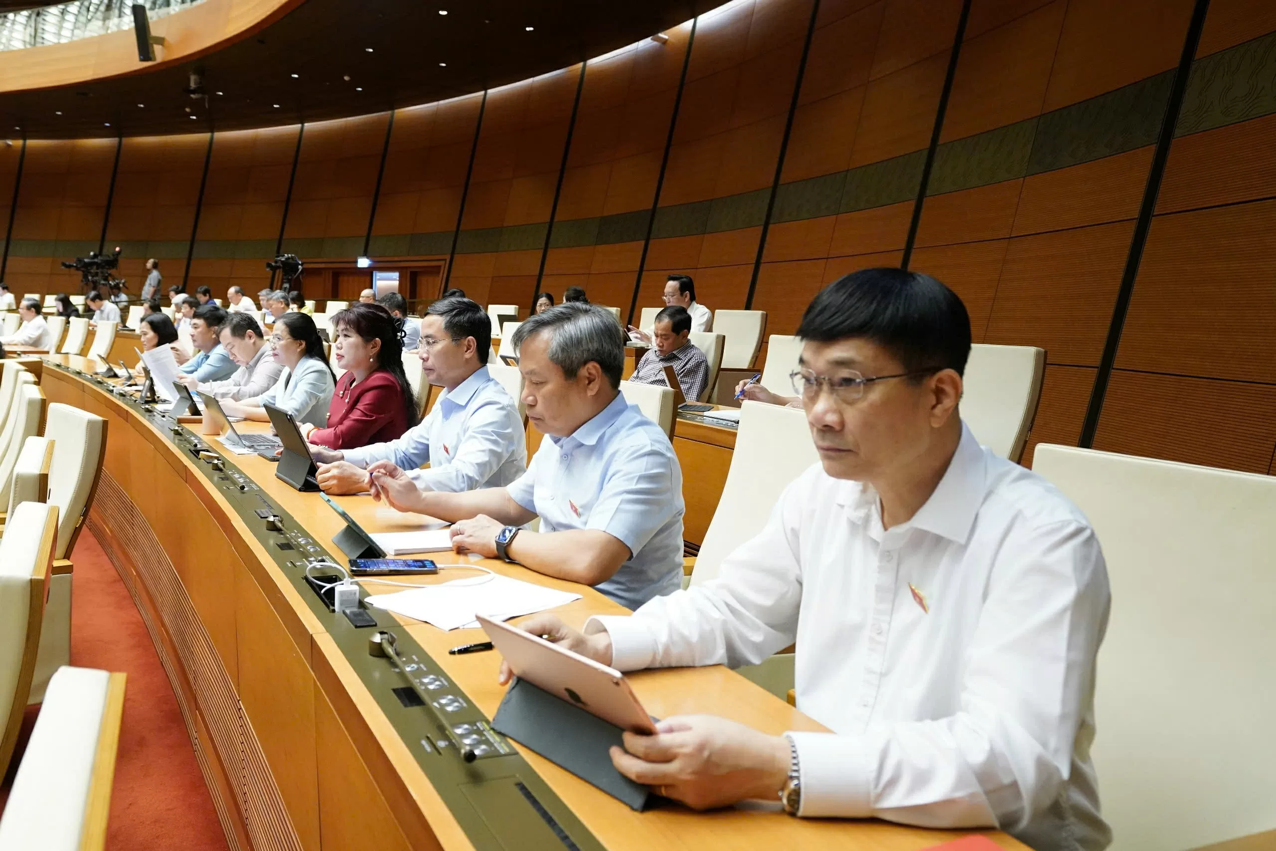Đẩy mạnh phân cấp, phân quyền, bảo đảm phân định một cách hợp lý nhiệm vụ, quyền hạn của chính quyền địa phương cấp tỉnh, cấp xã Đẩy mạnh phân cấp, phân quyền, bảo đảm phân định một cách hợp lý nhiệm vụ, quyền hạn của chính quyền địa phương cấp tỉnh, cấp xã