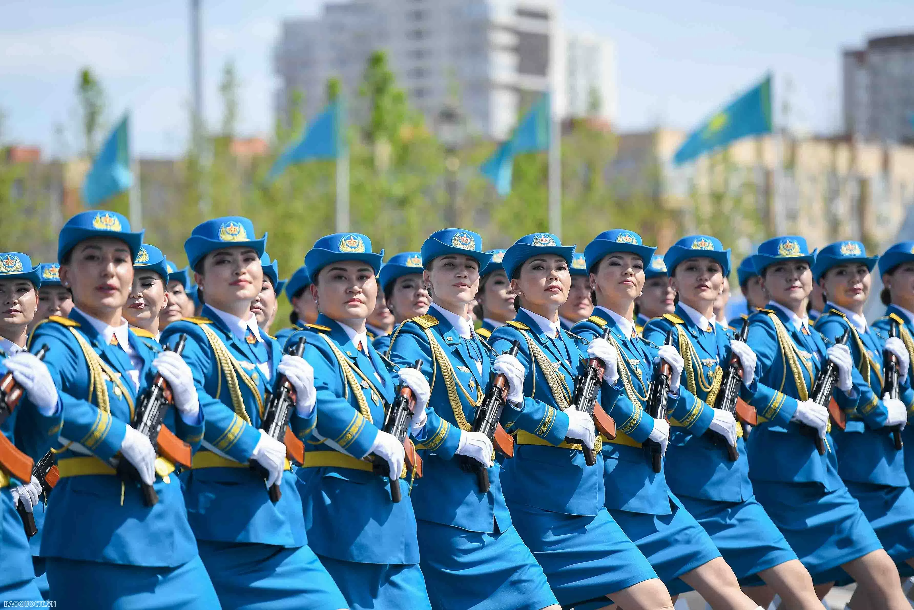Tổng Bí thư Tô Lâm và phu nhân dự lễ duyệt binh mừng chiến thắng của Kazakhstan