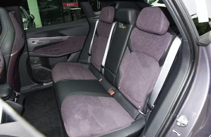 Lynk & Co 08 chỉ bố trí 5 chỗ ngồi Lynk & Co 08 chỉ bố trí 5 chỗ ngồi