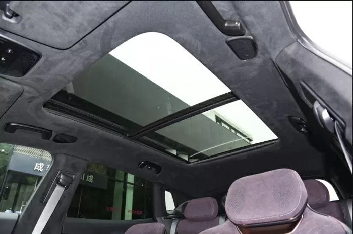 Lynk & Co 08 còn có cửa sổ trời Lynk & Co 08 còn có cửa sổ trời