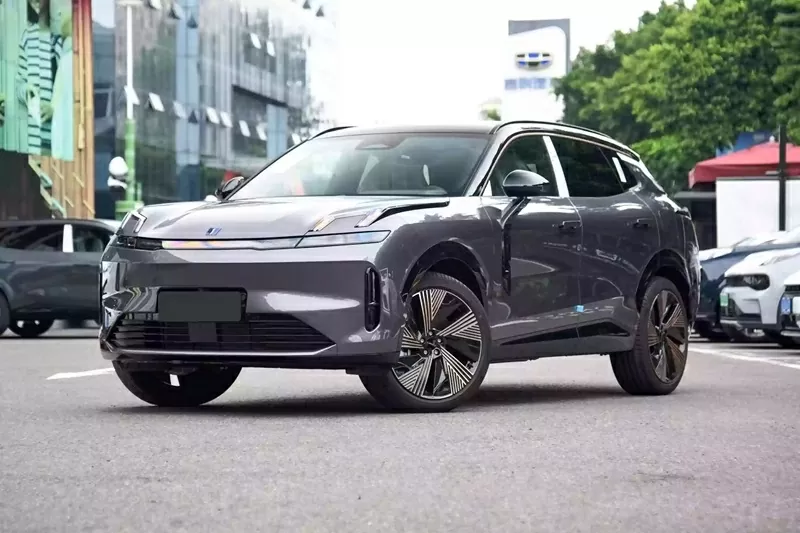 Giá xe Lynk & Co 08 tạm tính ở mức khoảng 1,5 tỷ đồng Giá xe Lynk & Co 08 tạm tính ở mức khoảng 1,5 tỷ đồng