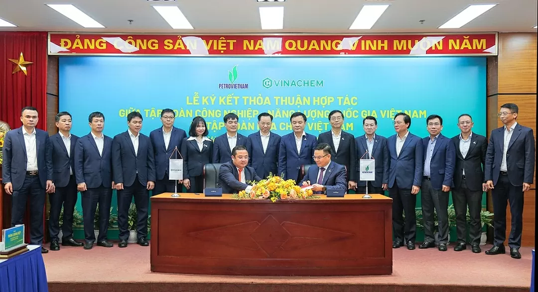 PetroVietnam sứ mệnh kiến tạo tương lai công nghiệp quốc gia. PetroVietnam sứ mệnh kiến tạo tương lai công nghiệp quốc gia.