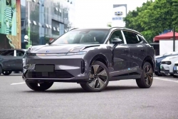 Đại lý bắt đầu nhận cọc Lynk & Co 08, giá tạm tính khoảng 1,5 tỷ đồng