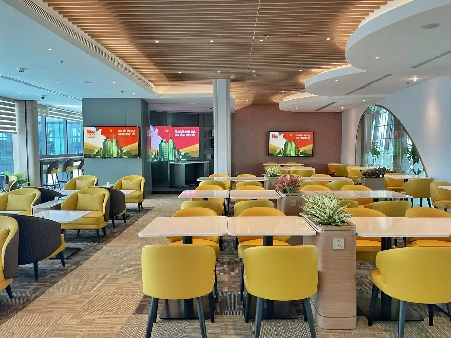 Quý khách hàng sẽ được tận hưởng những đặc quyền dịch vụ cao cấp mang đến những khoảnh khắc trải nghiệm thư giãn tại phòng chờ Vietcombank Priority. Quý khách hàng sẽ được tận hưởng những đặc quyền dịch vụ cao cấp mang đến những khoảnh khắc trải nghiệm thư giãn tại phòng chờ Vietcombank Priority.