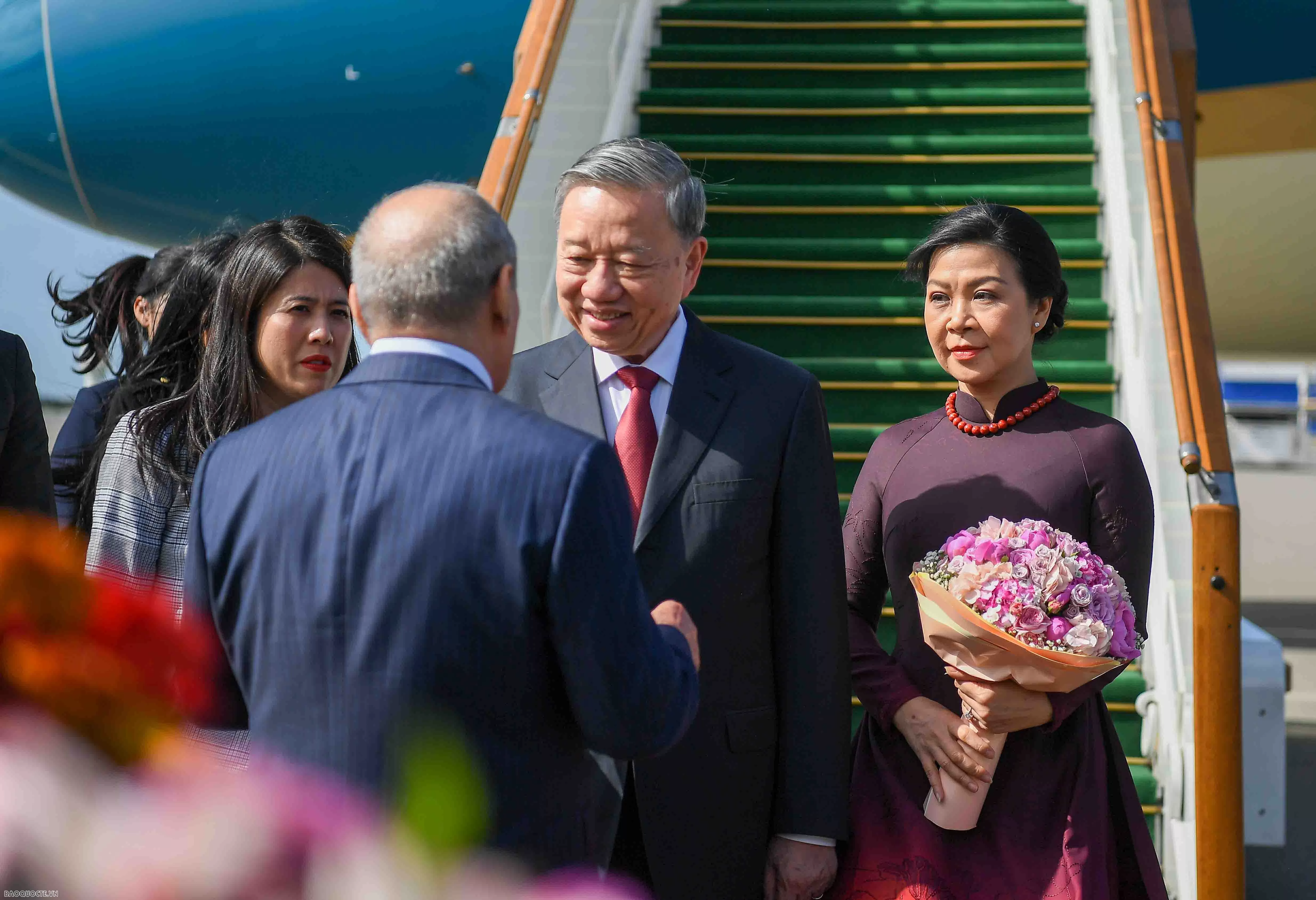 Tổng Bí thư Tô Lâm và Phu nhân đến Baku, bắt đầu thăm cấp Nhà nước Azerbaijan Tổng Bí thư Tô Lâm và Phu nhân đến Baku, bắt đầu thăm cấp Nhà nước Azerbaijan