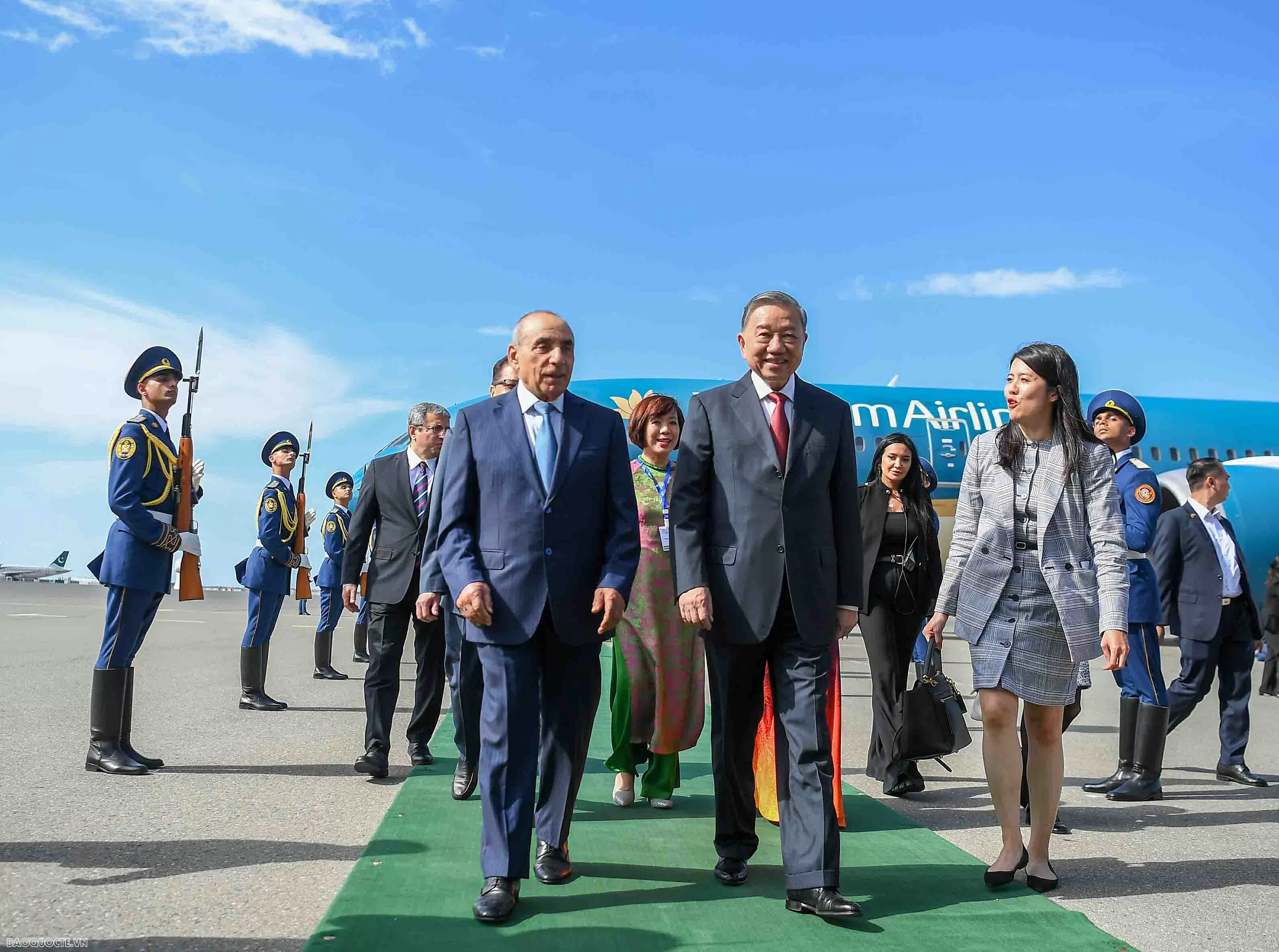 Tổng Bí thư Tô Lâm và Phu nhân đến Baku, bắt đầu thăm cấp Nhà nước Azerbaijan Tổng Bí thư Tô Lâm và Phu nhân đến Baku, bắt đầu thăm cấp Nhà nước Azerbaijan