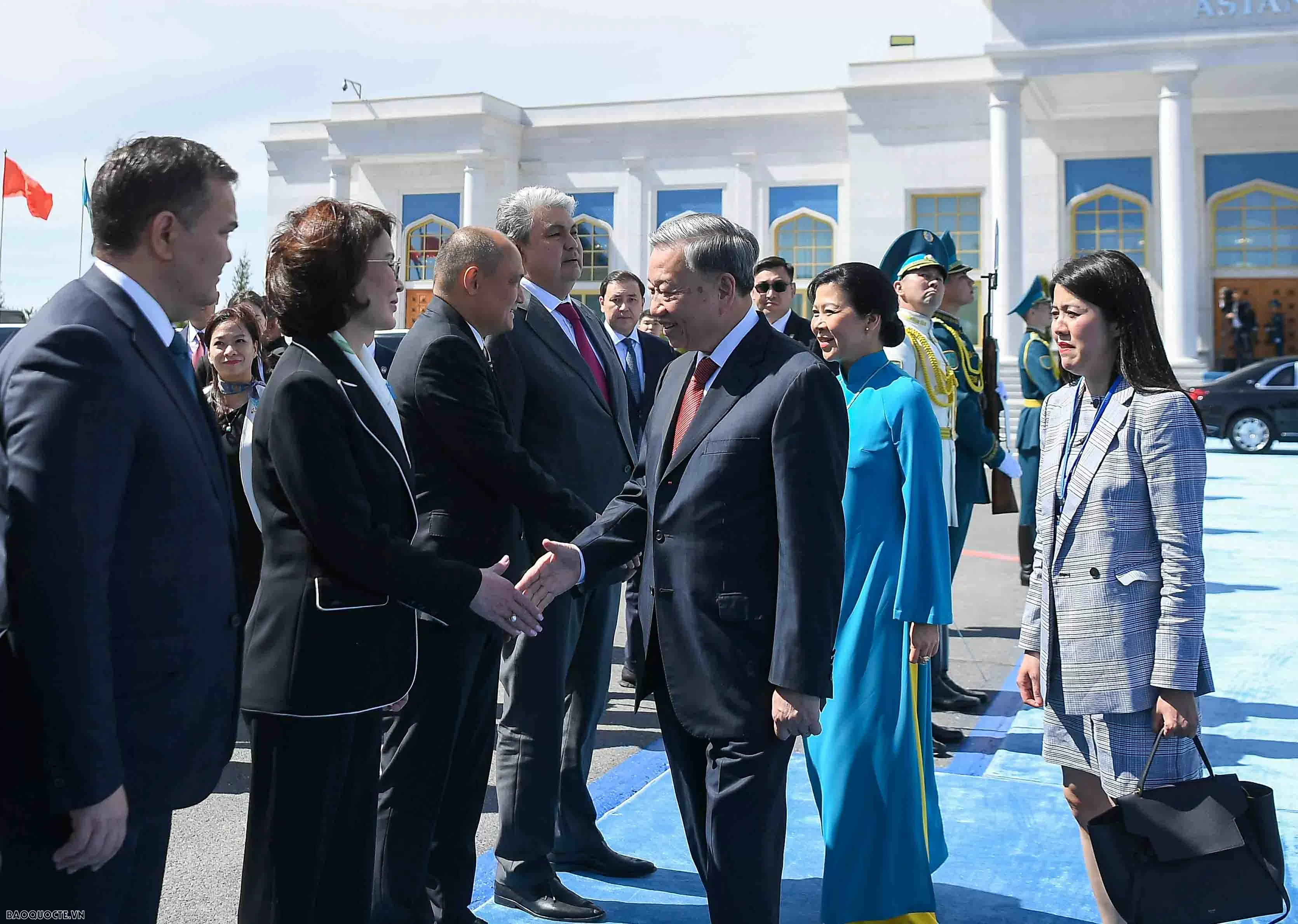 Thủ tướng Kazakhstan ra sân bay tiễn Tổng Bí thư Tô Lâm và Phu nhân