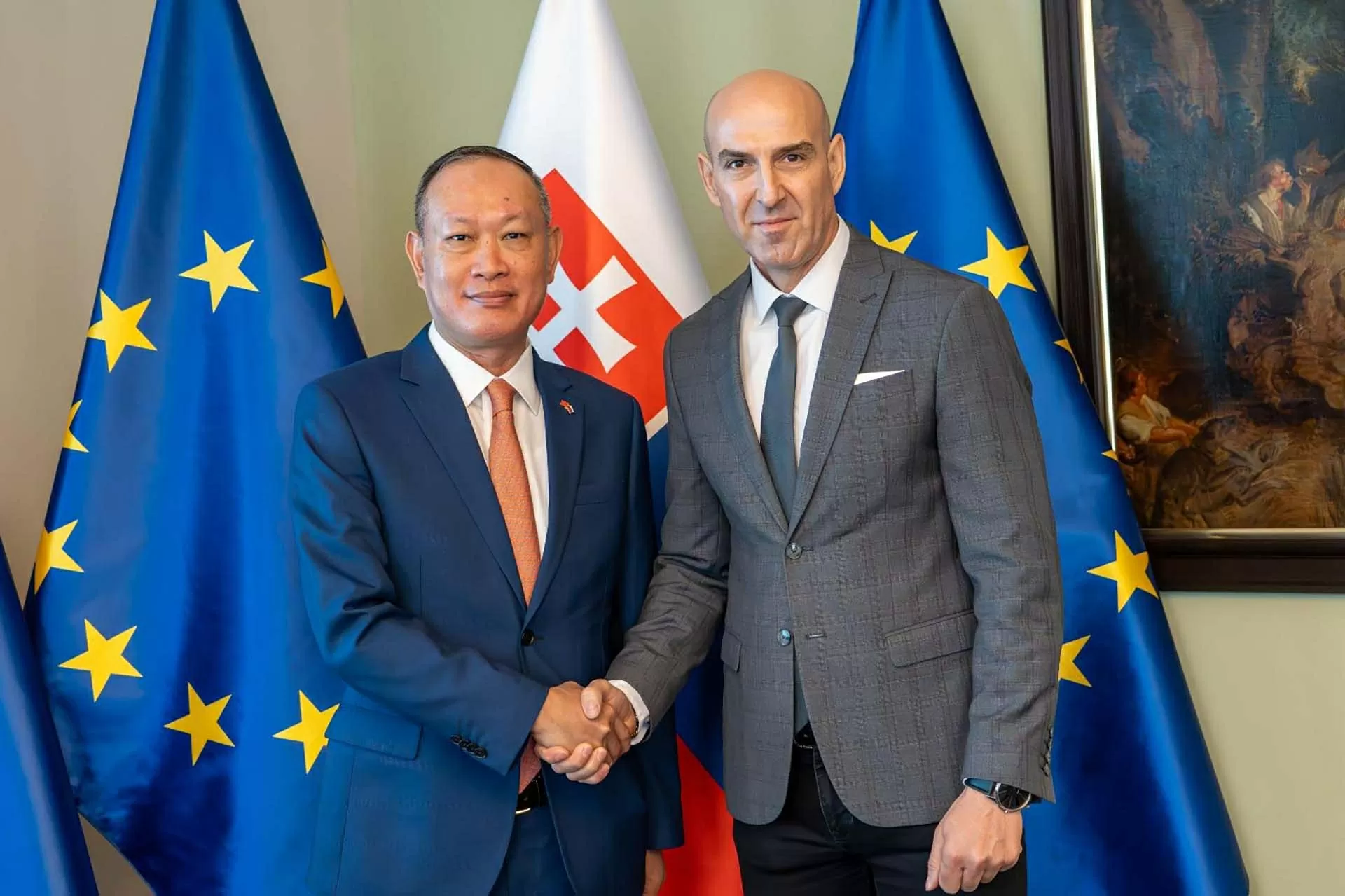 Cố vấn Bộ trưởng Nội vụ Slovakia tiếp Đại sứ Phạm Trường Giang Cố vấn Bộ trưởng Nội vụ Slovakia tiếp Đại sứ Phạm Trường Giang
