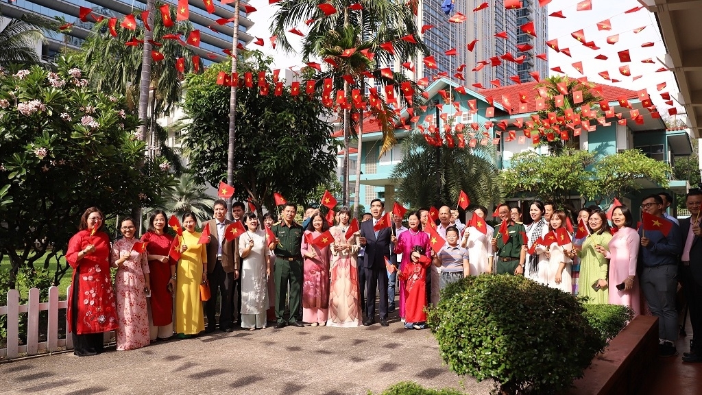 Vang khúc ca 'Như có Bác Hồ trong ngày vui đại thắng' tại lễ mít-tinh ở Thái Lan